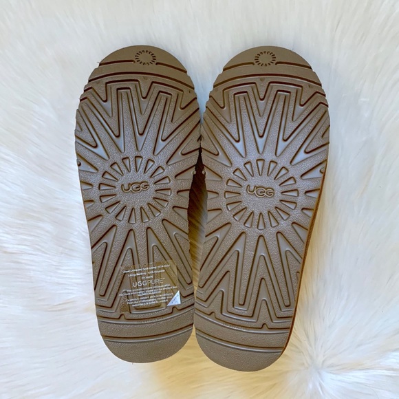 UGG Chestnut Neumel Chukka Boots - Picture 5 of 6